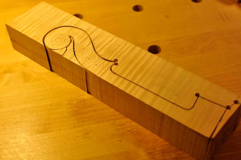 最後のお楽しみはジグソーパズル！端材は保管しておき、ツールを作る時の材料にするので、素材が増えた気がします。