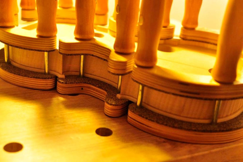 寒いので、部屋をしっかりと温めてから接着、あとは時間が解決してくれます!?(笑)