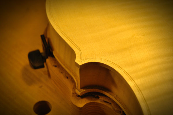 パーフリングが合流するコーナーはパーフリング・カッターは使えません