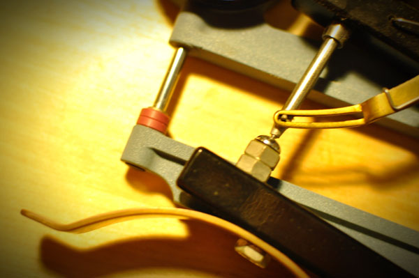 計測部が平らになっているか点になっているかの違い