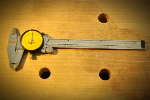 ダイアル式のノギス