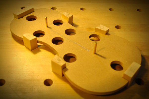 テンプレート固定用ピンを準備