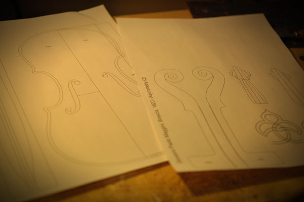 より忠実に左右を含めた図面を起こしました;1枚には収まらず2枚となっています