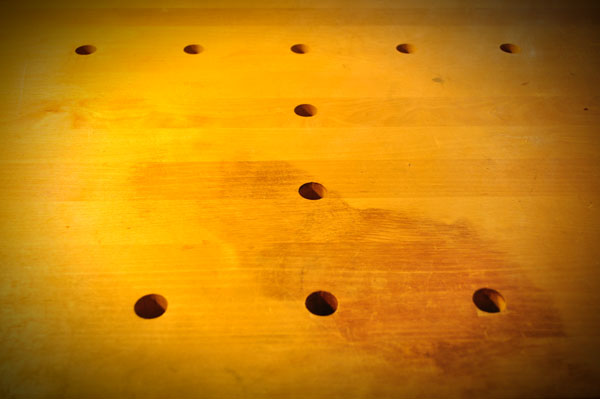 ワーク・ベンチの孔