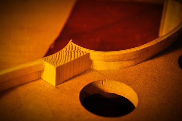 ブロック材にライニングが組み入れられている様子。ブロック材は型を外す際に整形します