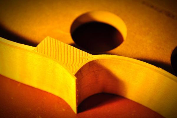 ミドル・バウツのライニングの端はブロック材の中に