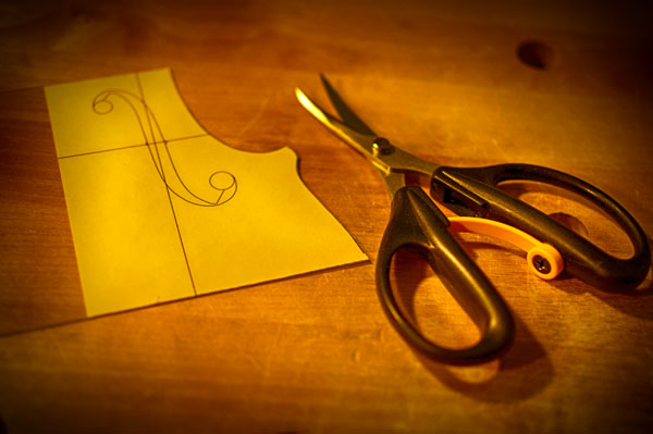 ハサミでカット