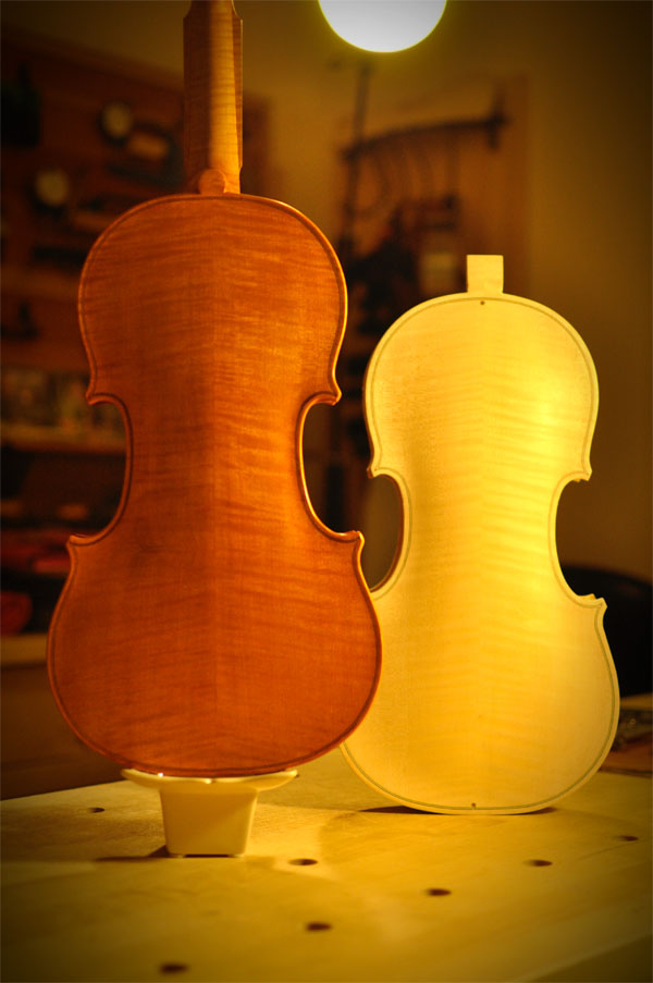 下地処理を終えた"タイタン"とともに