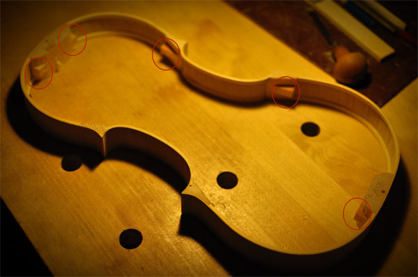 モールドに取り付けられていた痕跡