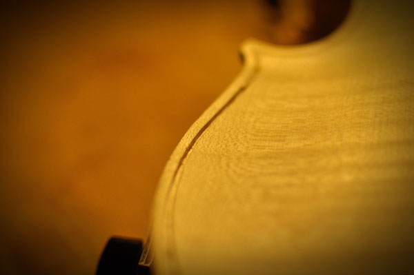 このような溝を全周に施します