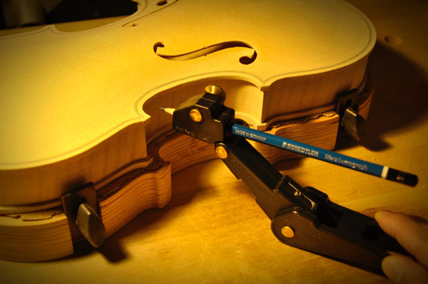 変形することで一定の高さでも罫書きができます