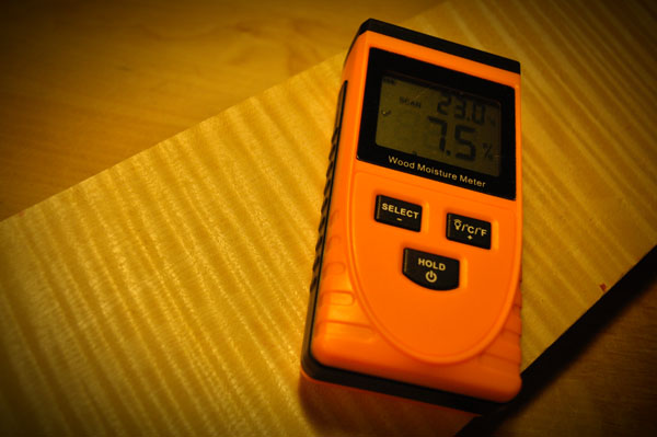 スペシャル・グレードのメイプル材にて