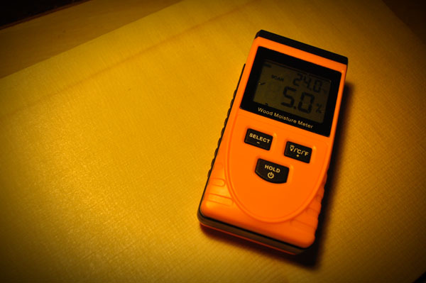 一枚板のスプルース材にて