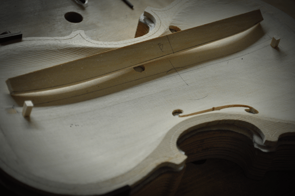 バスバーのフィッティング前