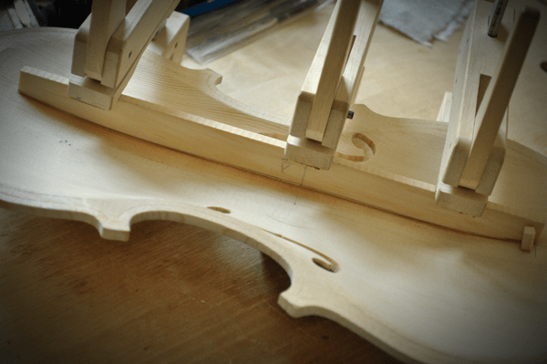 バスバーの接着中