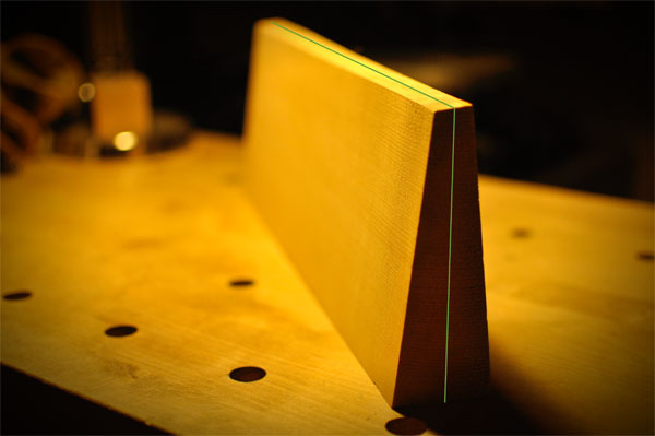 緑の線が示すように切り分けます