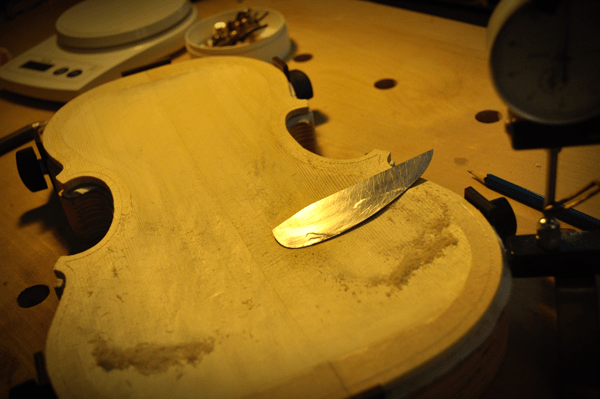 チューニングはスクレイパーで