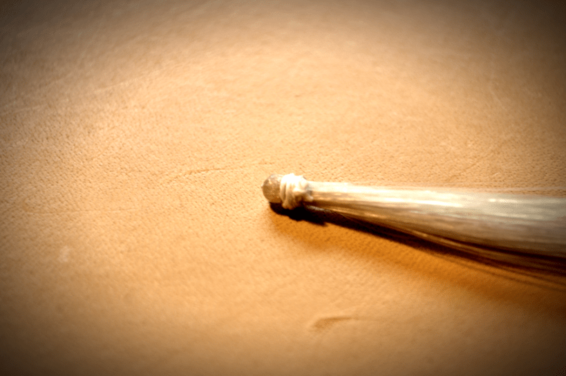 2回ほど繰り返して熱があるうちに指先で形を整えます