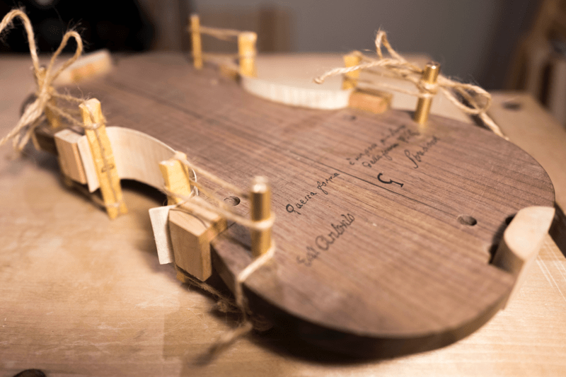 ストラディヴァリ "G"モデル　横板　接着